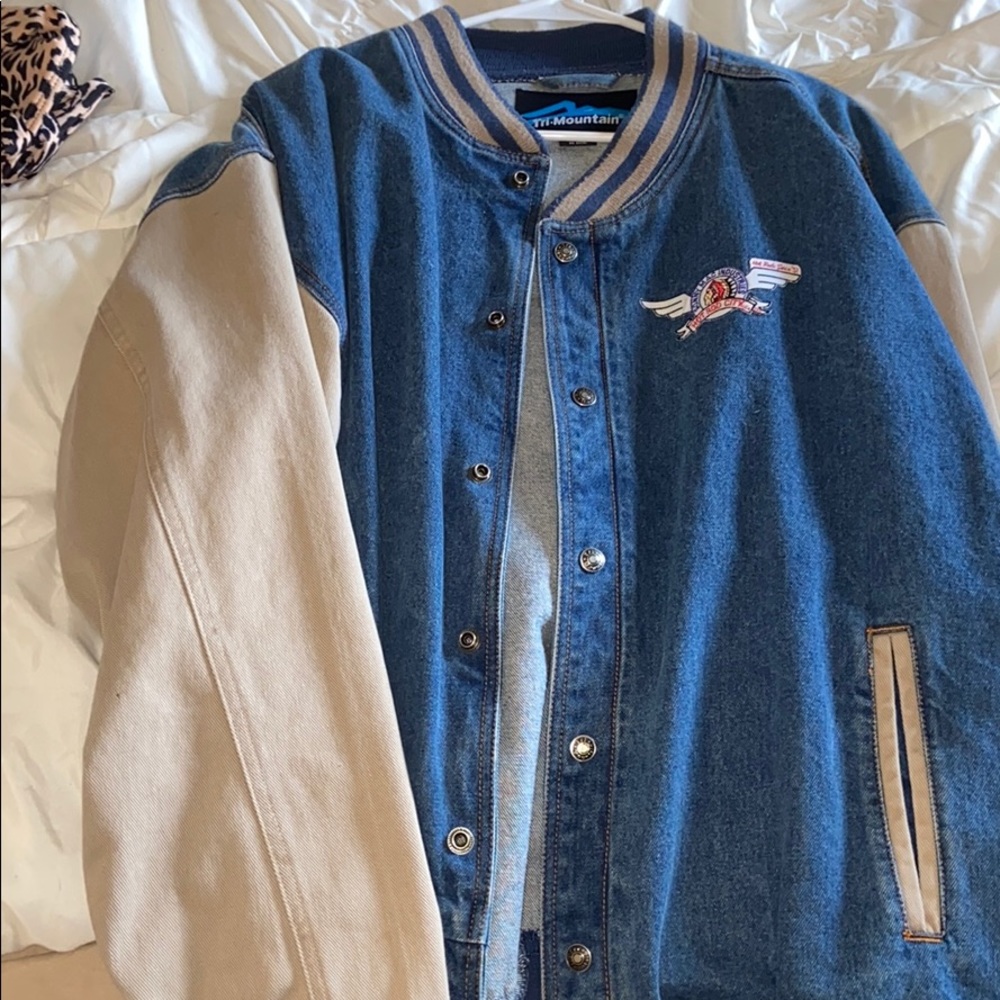 Super cute oversized trucker style denim jacket